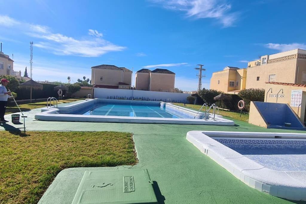 Bungalow Avec Piscine トレビエハ エクステリア 写真